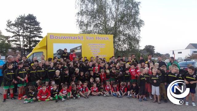 Bouwmaterialen Van Herck steekt jeugd KFC Herenthout in het nieuw