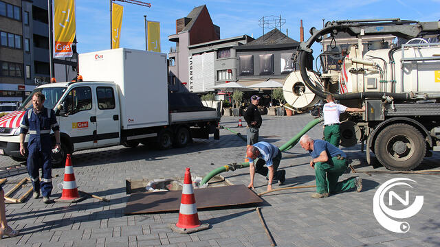 Eindelijk plaatsing telescopische zuil op Markt Geel