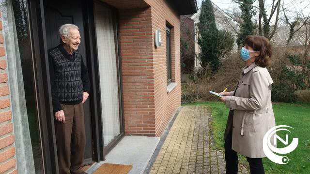 Medewerkers poetsdienst aan huis evalueren dienstverlening met 400 stoepbezoeken