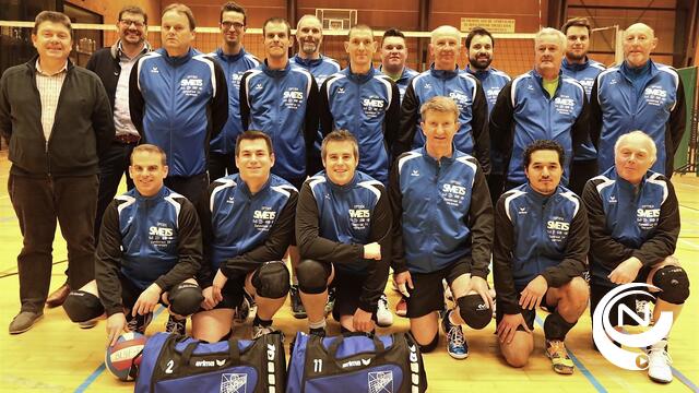 Nieuwe trainingspakken voor Blijf-Fit volleybalploeg
