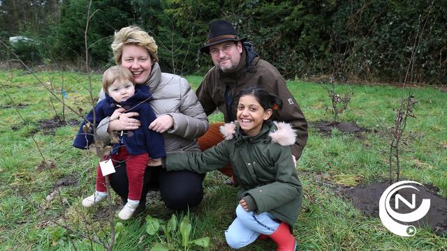 Lillenaren planten 137 nieuwe boompjes in geboortebos 