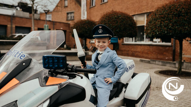 Politie en brandweer opnieuw decor voor fotoshoot communie- en lentefeest