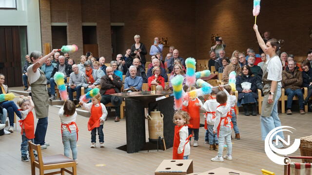 Daverend applaus in kerk Sint-Jan BS De Leertuin : fijn grootoudersfeest met emoties - extra foto's