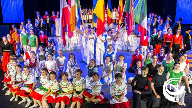Totaalspektakel GheelaMania V:  'Lelie van het Licht' betovert premièrepubliek in Geel, staande ovatie - extra foto's