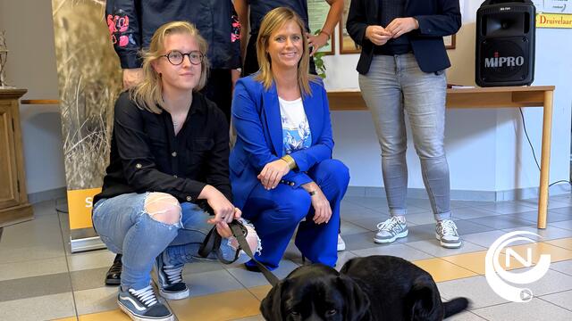 WZC   De Wijngaard verwelkomt instellingshond Charlie 