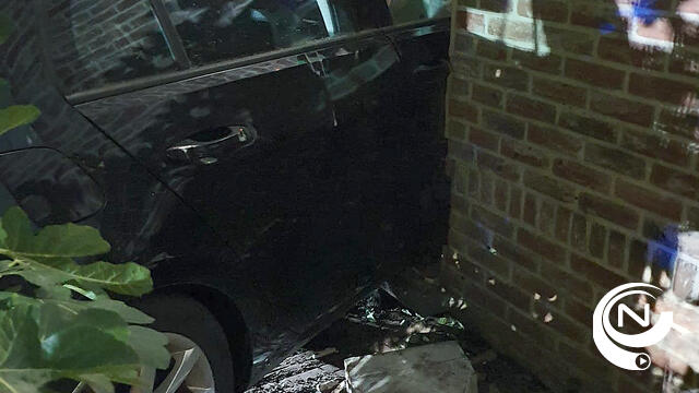 Wagen boort zich in woning aan Wiekevorstse Steenweg Uilenberg : bestuurder uit Olen onder invloed 