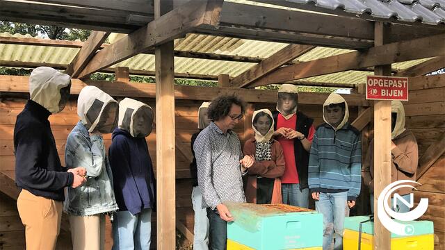 kOsh 23 : leerlingen Creatie & Mode creëren perfecte kappen voor jonge toekomstige imkers