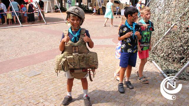 HFF : Defensie 29 Bataljon Logistiek uit Grobbendonk met knappe stand @Kerkplein - extra foto's