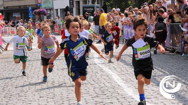 HFF  20e  'Mondelèz 2u van Hertals' record :  400 kids, 1.450 local athletes take up the challenge  - extra foto's vids