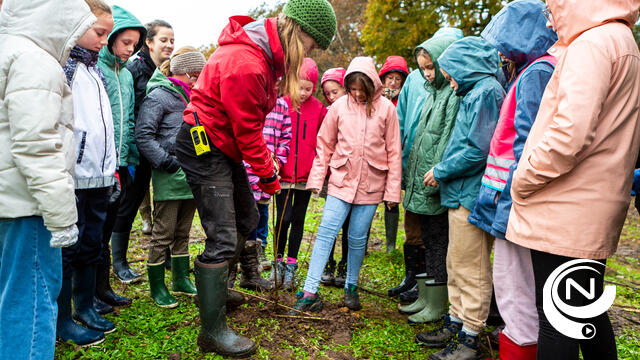 Jeugdverenigingen en buurtbewoners ronden de kaap van 10.000 extra bomen voor het Prinsenpark