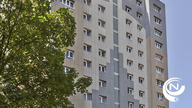 Drie woonblokken Kleerroos krijgen zonnepanelen in gevels bij  complete renovatie