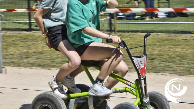 Zonovergoten Buitenspeeldag schot in de roos : 650 kids hebben fun,  ook oma's & opa's doen mee - extra foto's