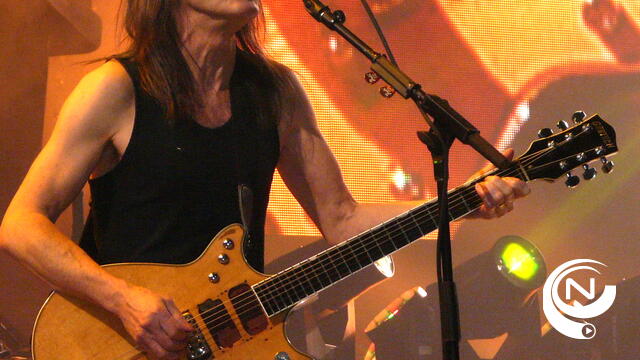  Mede-oprichter en slaggitarist van AC/DC Malcolm Young overleden (64)