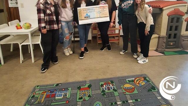Leerlingen 5 STW De Vesten schenken €2.000 aan Huis van het Kind Westerlo