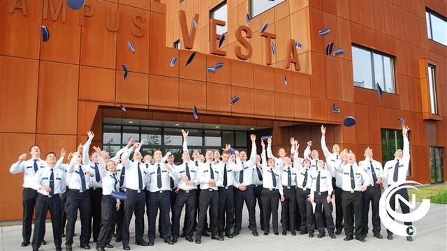 Hoofdinspecteurs studeren af, onder hen drie docenten - foto's