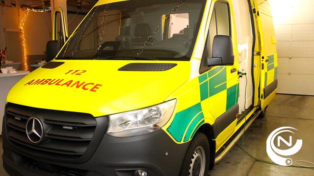 Crash tussen politievoertuig en afdraaiende auto in Herselt : 1 zwaargewonde 