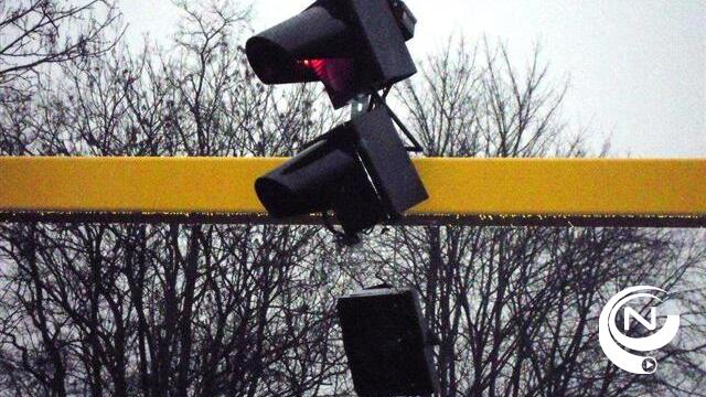 Verkeerslichten baileybruggen Mol nu al stukgereden