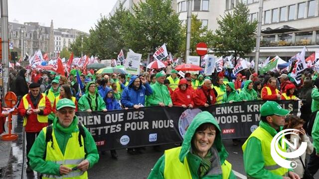 Herentalse ACV-steward An houdt betogers weg van herrieschoppers tijdens nationale betoging 