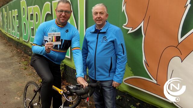  Zingende caféwaard Torsten lanceert BK-lied Krawatencross - HD video