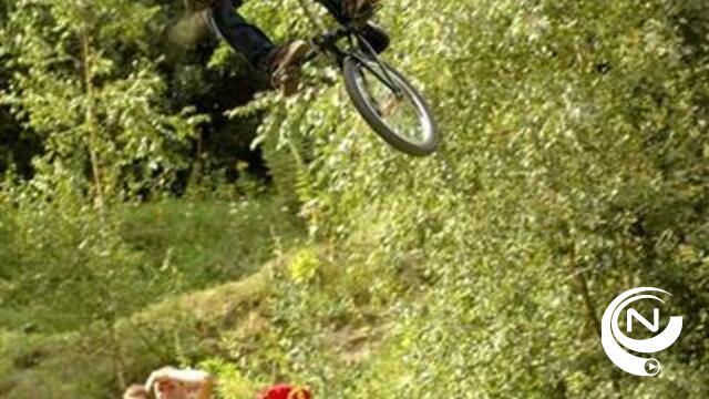 Vans-stuntteam opent offroadparcours Campus De Vesten Herentals