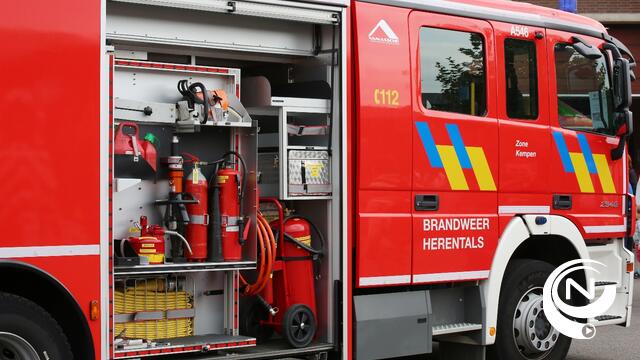 Doos met wit poeder aan kinderdagverblijf Bovenrij