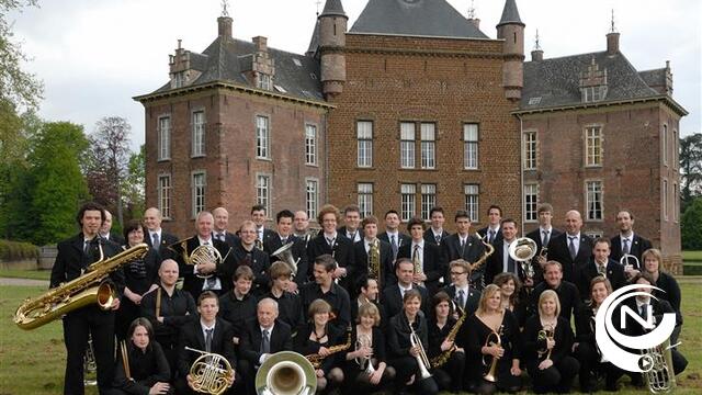 Brass-aux-Saxes blaast 25 kaarsen uit