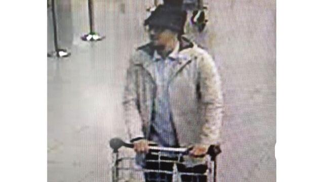 Politie verspreidt opsporingsbericht, oproep voor beelden (11)