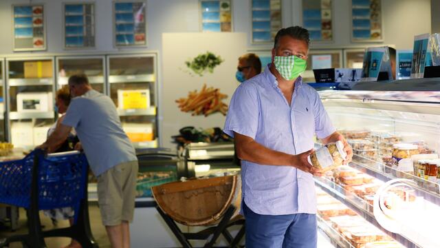 Guy Labro - Agora De Vis Factorij Arijs : 'Rechtstreekse aankoop bij IJslandse vissers, mosselautomaten 24/24 service'