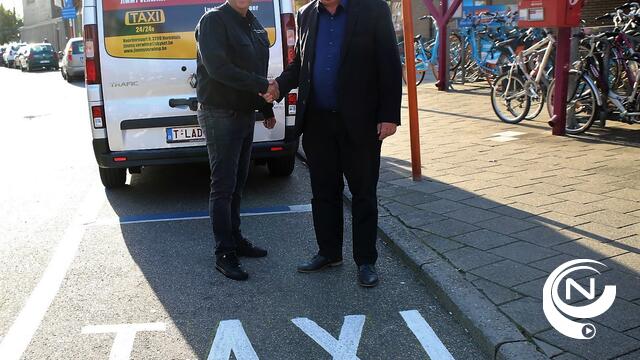 Vaste standplaats aan station voor Herentalse taxiondernemingen 