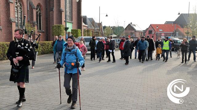 Els (62) krijgt denderende uitzwaai bij start pelgrimtocht naar Compostela : '3 maanden stappen is niet niks, maar moet lukken'