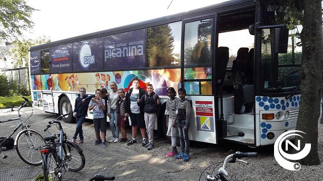 Robinson Club met oldtimer-bus naar Cyprus voor goede doel