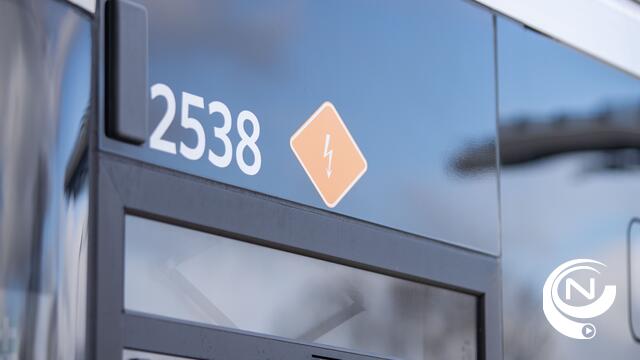 Vlaams minister Lydia Peeters lanceert eerste elektrische bussen in Antwerpen