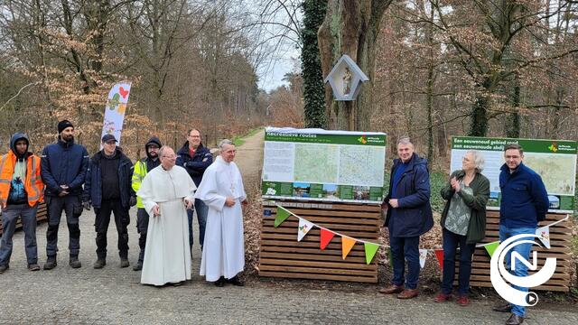 Merode-onthaalpoort Averbode op z’n paasbest