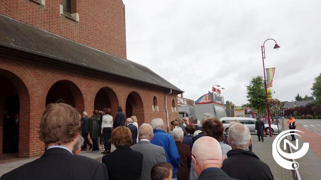 Bomvolle Sint-Lambertuskerk neemt afscheid van Achilles Somers (73)