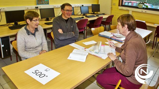 Voorzitster OCMW Mizel Gebruers schrijft 500e Digidak cursist in