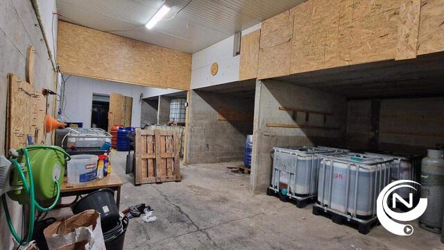 Drugslabo ontdekt in voormalige manege aan Neerheide  Olen :  bewoner (62)  gearresteerd