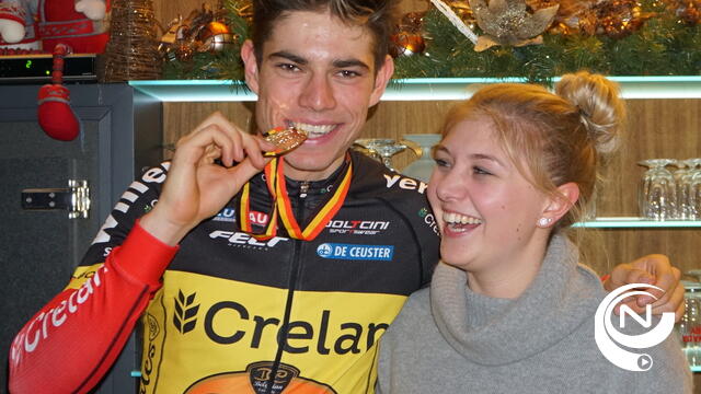 Wout van Aert onder felicitaties bedolven in PC Lille - extra foto's 