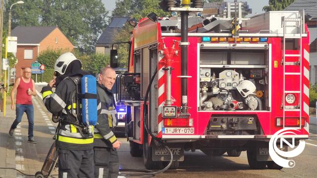 Defect boiler zet vals plafond badkamer in brand, bewoonster naar ziekenhuis 
