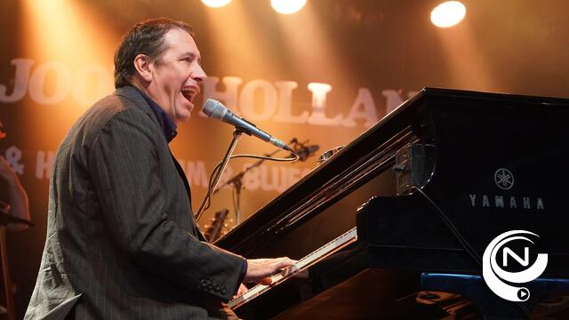 Blues Peer : boogie woogie tornado Jools Holland & Orchestra pakt festivalweide in 