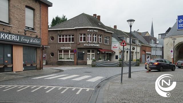 Wagen rijdt voordeur bakkerij 'Vroeg Wakker' aan diggelen : vluchtmisdrijf