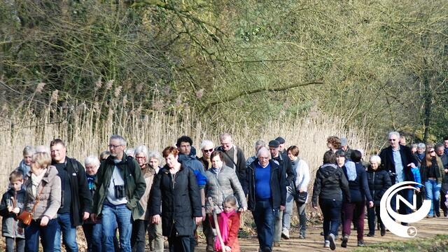 Tientallen natuurliefhebbers maken kennis met natuurgebied De Roest