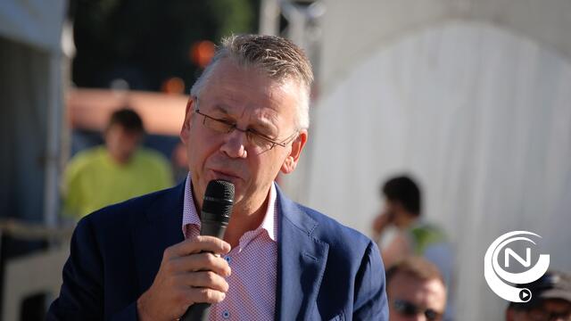 Burgemeester Luc Vleugels pareert 2 protestacties voor gemeenteraad 