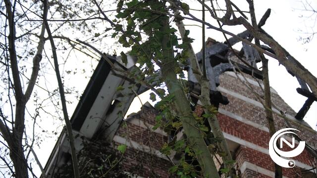 Felle brand verwoest leegstaand kasteel Goorhof - foto's
