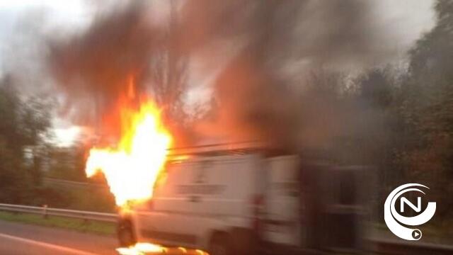 E313 tijdje afgesloten tussen Geel-West en Geel-Oost door brandende bestelwagen met gasflessen