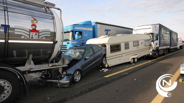 E313 ongeval Grobbendonk (2012) - foto NNieuws