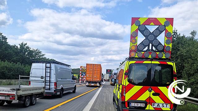 E313 : files aan werken in Grobbendonk door 2 kleine ongevallen