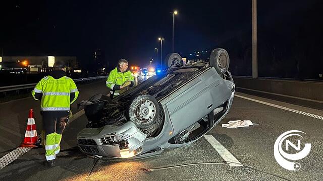 E313 :  twee zwaargewonden bij nachtelijk ongeval ter hoogte van Netebrug Grobbendonk - wagen over de kop