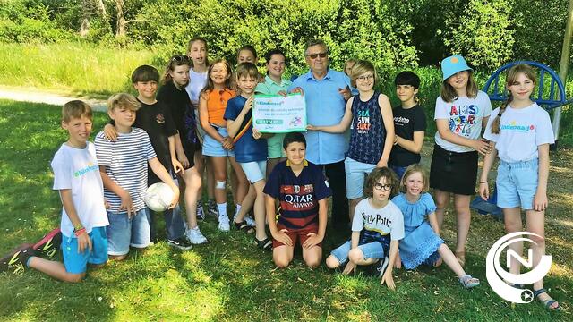 Kinderraad Mol schenkt €1.374 aan vzw Help Brandwonden Kids