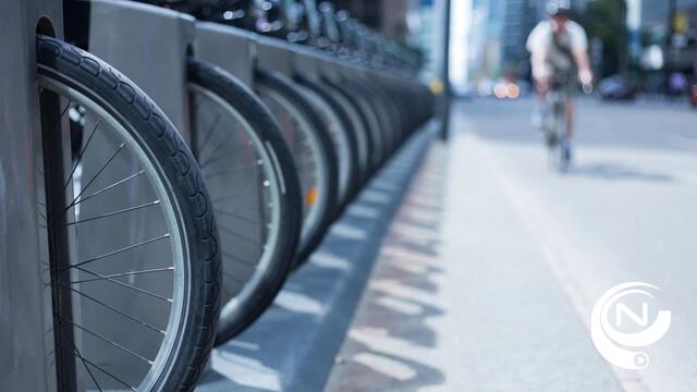 COVID-19: Minister Peeters maakt bijna half miljoen euro vrij voor deelfiets- en deelautobedrijven