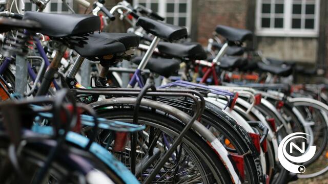 Verkoop gevonden fietsen tijdens markt 9 mei